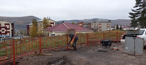 ОБУСТРОЙСТВО ТРОТУАРОВ НАЧАЛОСЬ В УСТЬ-КУТЕ