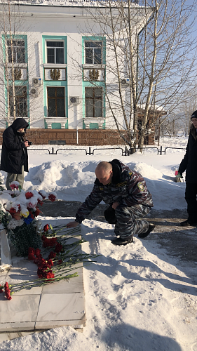 В УСТЬ-КУТЕ ПОЧТИЛИ ПАМЯТЬ ВОИНОВ-ИНТЕРНАЦИОНАЛИСТОВ