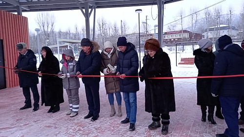 ИЗМЕНИЛАСЬ ДО НЕУЗНАВАЕМОСТИ. В УСТЬ-КУТЕ ЗАВЕРШЕНО БЛАГОУСТРОЙСТВО ПЛОЩАДИ У ДК РЕЧНИКИ