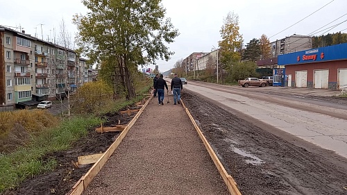 ОБУСТРОЙСТВО ТРОТУАРОВ НАЧАЛОСЬ В УСТЬ-КУТЕ