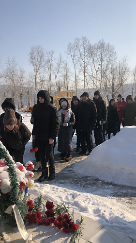 В УСТЬ-КУТЕ ПОЧТИЛИ ПАМЯТЬ ВОИНОВ-ИНТЕРНАЦИОНАЛИСТОВ