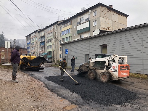 ПОДРЯДЧИКИ ПРИСТУПИЛИ К АСФАЛЬТИРОВАНИЮ ДОРОГИ ПО УЛ. ВОЛОДАРСКОГО