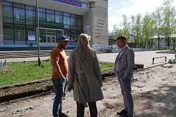 ВТОРОЙ ПОШЁЛ. В УСТЬ-КУТЕ НАЧАЛИСЬ РАБОТЫ ПО БЛАГОУСТРОЙСТВУ ПЛОЩАДИ У РКДЦ «МАГИСТРАЛЬ»