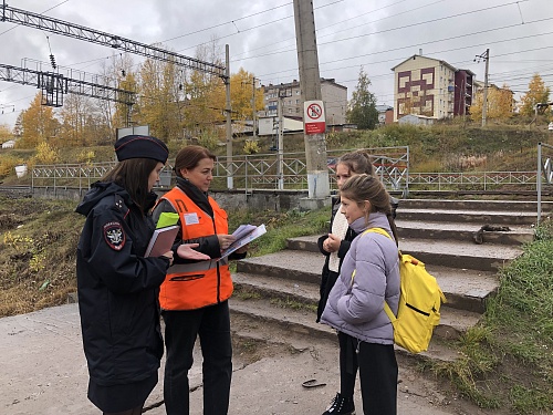 В УСТЬ-КУТЕ ПРОХОДИТ МЕСЯЧНИК «БЕЗОПАСНУЮ ЖЕЛЕЗНУЮ ДОРОГУ – ДЕТЯМ»